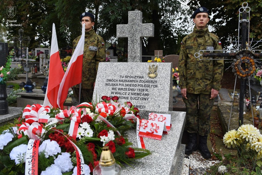 Uroczystości poświęcenia odnowionej mogiły żołnierzy Wojska...