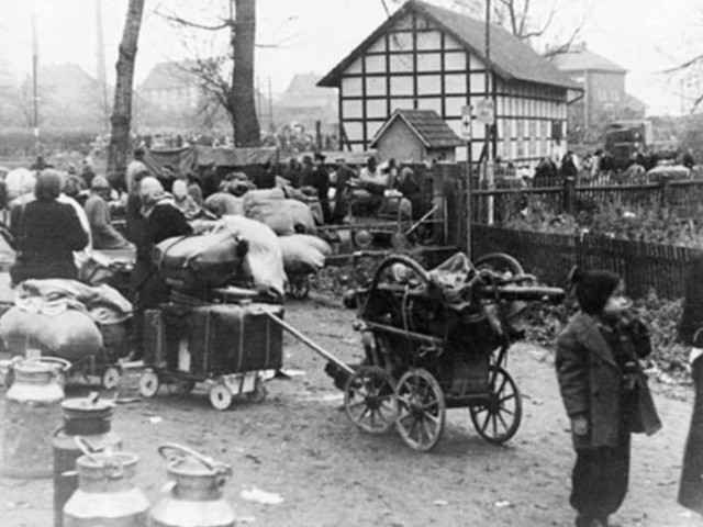 Polscy i niemieccy historycy opisują przebieg wysiedleń nieco inaczej. Spierają się też o liczbę wysiedlonych.