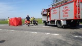 Śmiertelny wypadek w Gnojewie 26.04.2019. 75-letni motocyklista zginął na drodze krajowej nr 22. Pasażerka trafiła do szpitala