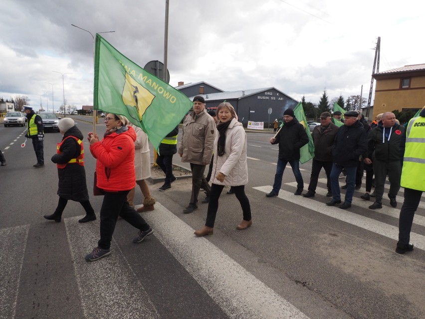 Na piątkowym proteście mieszkańców w Kretominie pojawiło się...