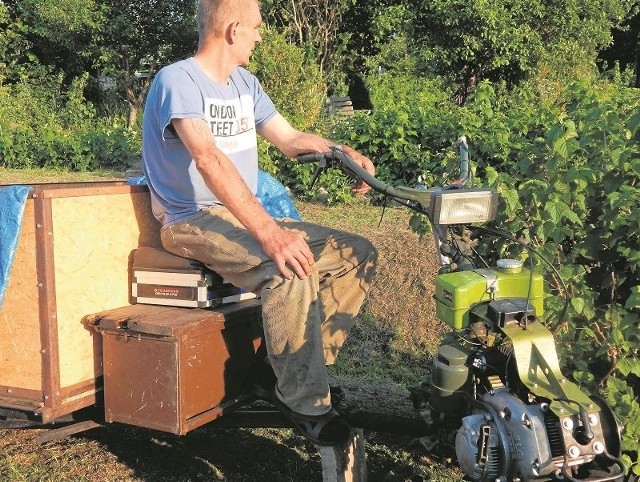 Płacę, a jakże - mówi Leszek Matysiak. - Tyle tylko, że mandat rozłożyłem sobie na raty. Wpłacam 5 zł miesięcznie.