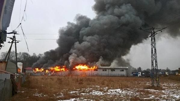 Pożar hali w Niepołomicach