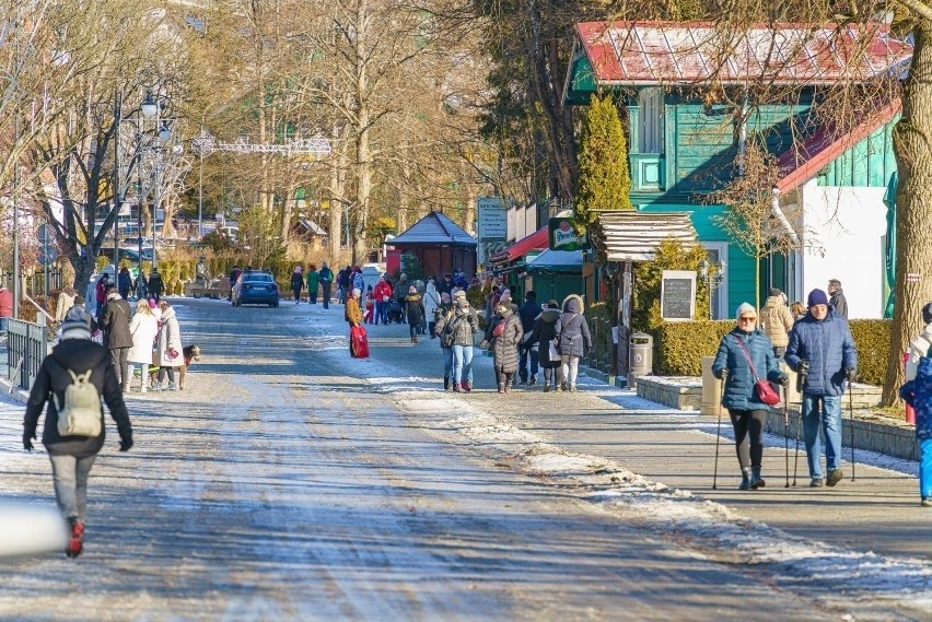 Krynica-Zdrój. Początek ferii, a uzdrowisko oblegane. Hotele z prawie pełnym obłożeniem, liczą na gości z Warszawy [ZDJĘCIA] 