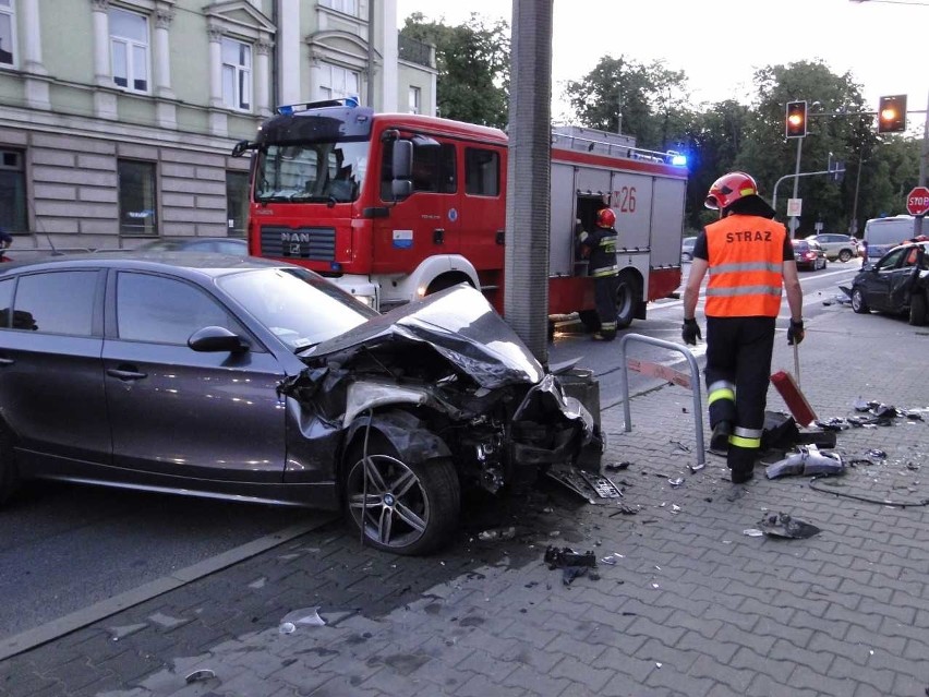 Trzy rozbite auta to skutek zdarzenia przy ulicy Słowackiego...