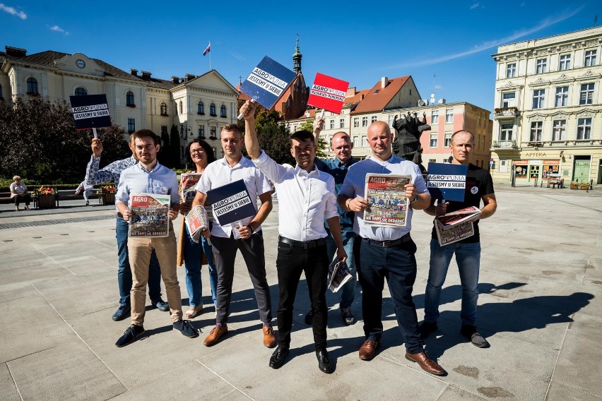 Działacze Agrounii na Starym Rynku w Bydgoszczy.