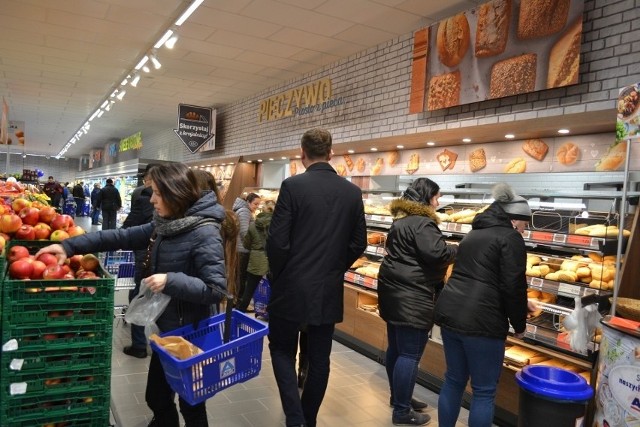 Do najbardziej popularnych dyskontów należą: Biedronka, Lidl, Aldi, Netto. Najtańszą siecią handlową w Polsce jest Auchan - wynika z analizy ASM Sales Force Agency.