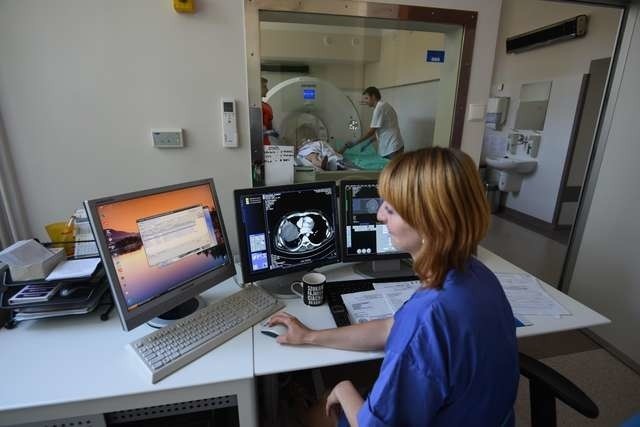 owy 128- warstwowy tomograf komputerowy  na Bielanach został kupiony  w ramach Regionalnego Programu Operacyjnego