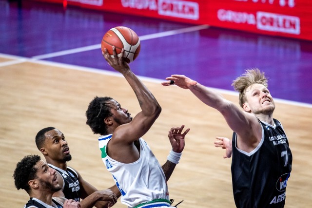 W pierwszym meczu półfinałowym PE Anwil pokonał Karhu 90:71.