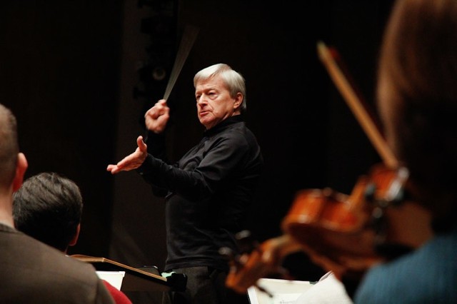 Tadeusz Strugała to jeden z najwybitniejszych polskich dyrygentów, pedagog i organizator życia muzycznego.