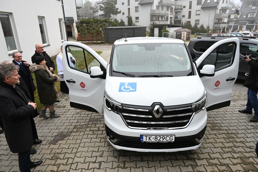 Samochód marki Renault Trafic do przewozu osób...