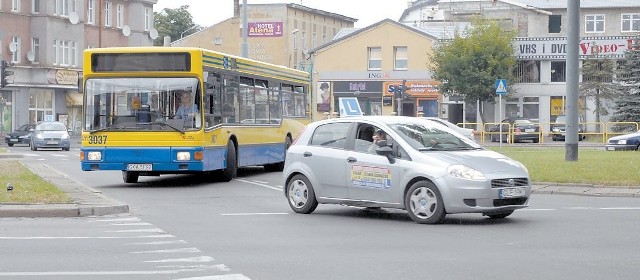 Rondo u zbiegu ulic Kilińskiego, Kopernika, Sienkiewicza i Grodzkiej to jedno z najtrudniejszych miejsc dlasłupskich kierowców.