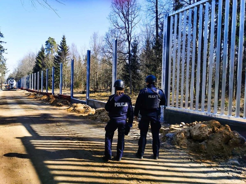 Policjanci wciąż pilnują bezpieczeństwa na granicy. Zobacz zdjęcia