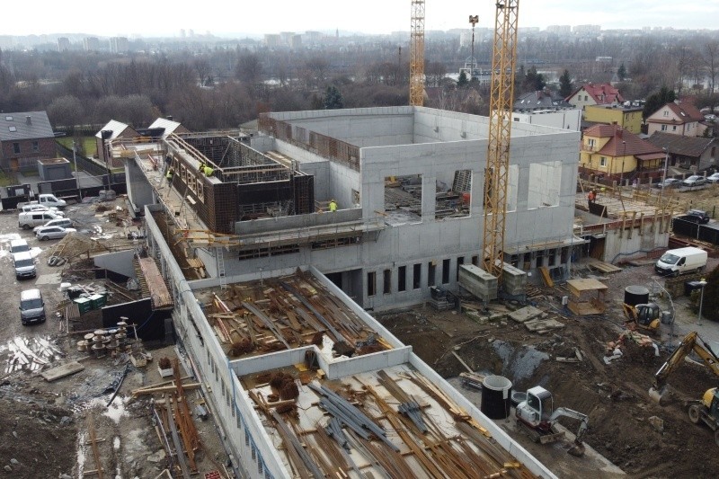 Kraków rozbudowuje szkoły. Jest przetarg na roboty budowlane przy ul. Stawowej, a przy Grochowej już rosną mury