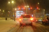 Przelotne opady śniegu, kierowcy uważajcie na drogach 