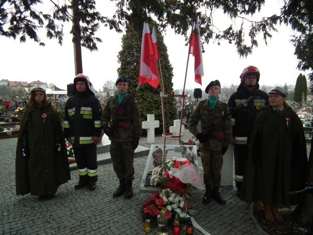 Na cmentarzu odsłonięta została tablica poświęcona Powstańcom Styczniowym. 