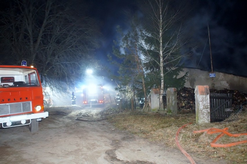 Pożar w miejscowości Skarszów Dolny (wideo, zdjęcia)