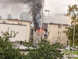 Wybuch gazu w Rybniku. Są ranni, ewakuowano mieszkańców bloku przy ul. Chrobrego. Lądowały helikoptery LPR