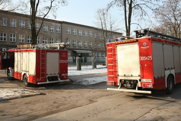 Pożar w szkole przy Szpitalnej. Ewakuacja dzieci (galeria zdjęć)