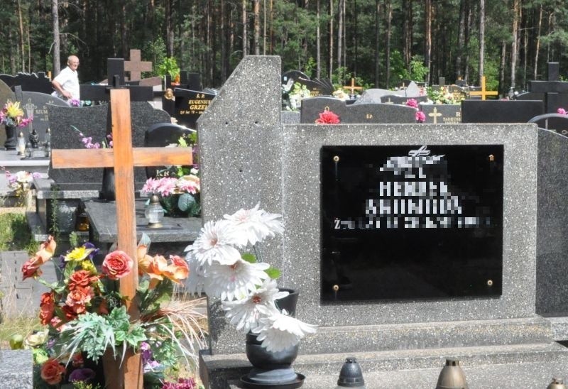 Kradzież krzyży na cmentarzu w Stąporkowie