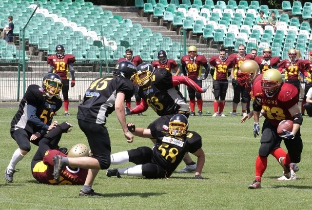 Radom Rocks (w czarny strojach) przegrali 0:63 z Gliwice Lions