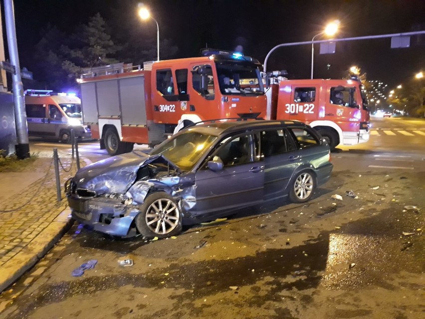 Wypadek BMW i forda na Zachodniej. Dwie osoby w szpitalu 