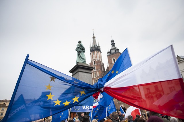 25.03.2017 krakow rynek glowny rocznica traktaow rzymskich powstania unii europejskiej krakowianie spiewaja ode do radosci hymn unia europejska fot. wojciech matusik / polskapresse gazeta krakowska