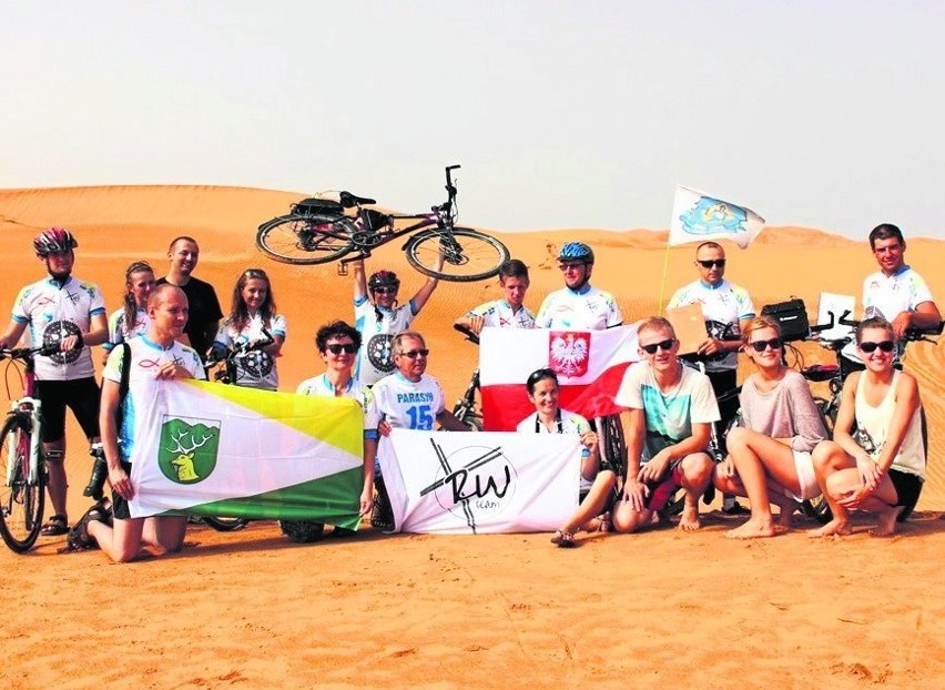 Rowerzyści z Żywca dotarli na piaski Sahary