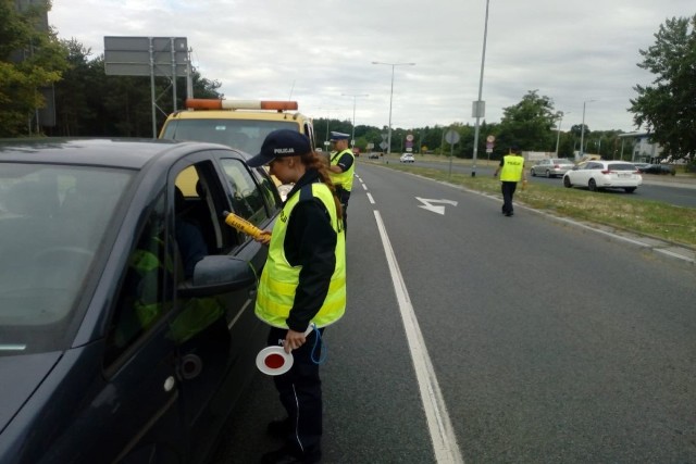 Policjanci z Grudziądza sprawdzali trzeźwość kierowców na ul. Peszkowskiego, czyli Trasie Średnicowej. A funkcjonariusze z Radzynia pracowali w Okoninie, kontrolując kierowców na drodze wojewódzkiej nr 534. Czy da się uniknąć wypadków drogowych? Odpowiada ekspert.źródło: Dzień Dobry TVN/x-news