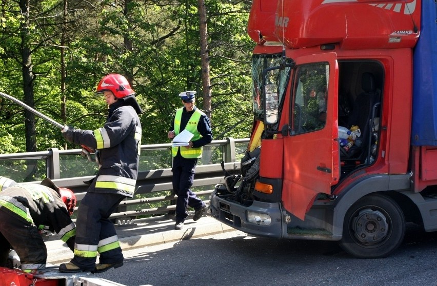 Karambol 7 ciężarówek na Estakadzie Kwiatkowskiego w Gdyni sparaliżował Trójmiasto [ZDJĘCIA]