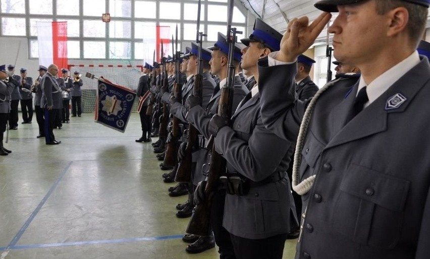 Ponad stu nowych policjantów w Śląskiem. Rekrutacja wciąż...