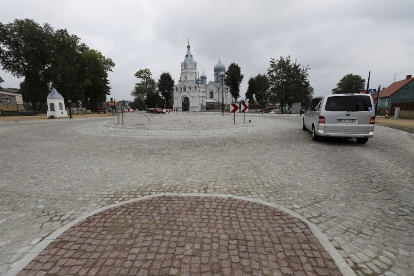 W 2018 roku między kościołem a cerkwią zostało wybudowane...