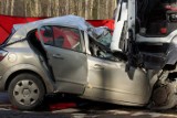 Śmiertelny wypadek w Gołuchowie. W zderzeniu ciężarówki z autem osobowym na drodze krajowej nr 12 zginęła jedna osoba