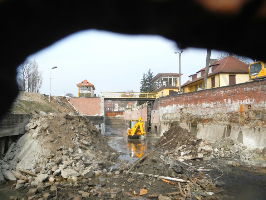 Śluza Miejska na skanalizowanym odcinku Brdy w centrum...