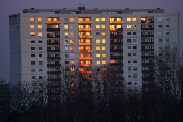 Przejrzeliśmy Regulamin porządku domowego i zasad współżycia społecznego użytkowników lokali w Kujawskiej Spółdzielni Mieszkaniowej w Inowrocławiu. Zawiera on zbiór zakazów i nakazów, do których przestrzegania zobowiązani są wszyscy lokatorzy.Tego nie wolno robić w mieszkaniach spółdzielni mieszkaniowej >>>>