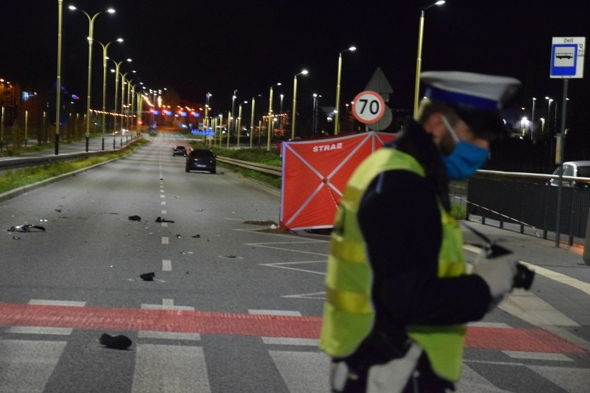 Ciało ofiary zostaje odrzucone na kilkanaście metrów. Bmw...