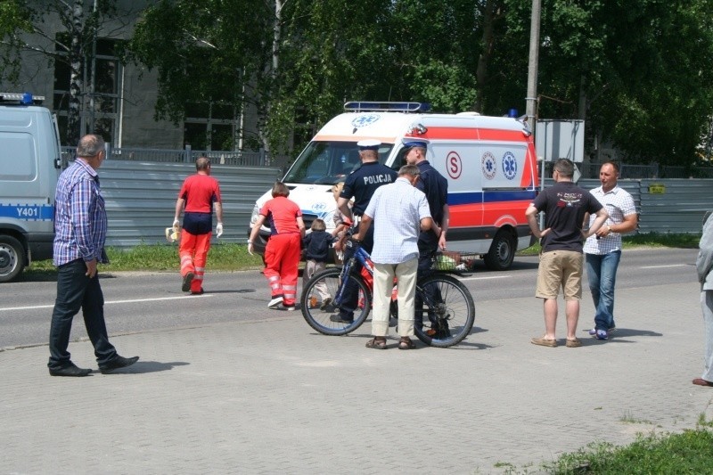 Potrącenie kobiety z dzieckiem na Goworowskiej. Sprawca uciekł (zdjęcia)