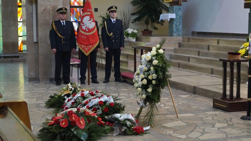 Cisza we łzach. Pogrzeb Norberta Małolepszego, radnego PiS z...