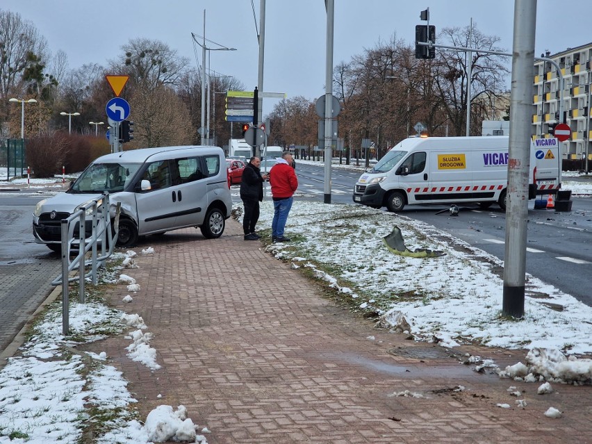 Częstochowa: kolizja na al. Jana Pawła II. Kierujący...