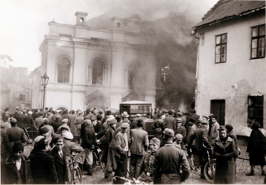 Spalenie Starej Synagogi przy pl. Rybnym