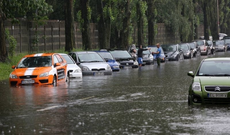 Burza w Łodzi - skutki ulewy! To był istny potop!  [FILMY, zdjęcia ]