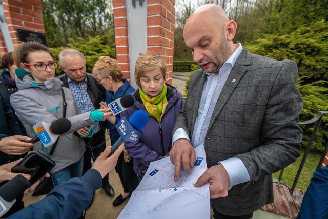 Już na pierwszym spotkaniu z mieszkańcami w władze Nowego Sącza (na zdjęciu Artur Bochenek, wiceprezydent miasta) zapewniały, że znajdą rozwiązanie problemu