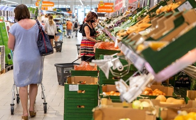 Wzrost cen w sklepach, w dużej mierze będzie zależeć od samych konsumentów - uspokajają eksperci, choć opinie są podzielone, jaki wpływ będzie miała wojna na ceny produktów spożywczych w Polsce.