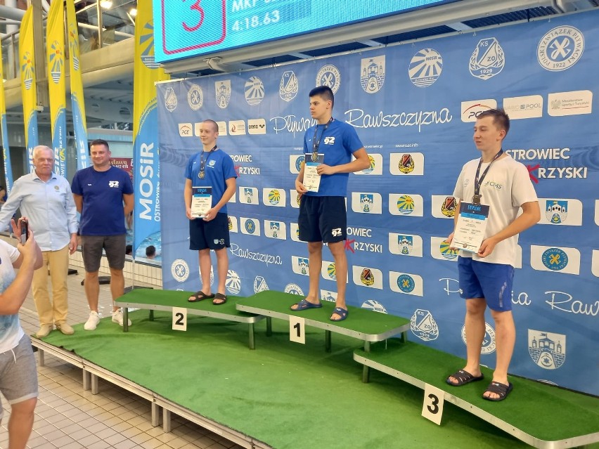 Pływak klubu Delfin Tarnobrzeg Igor Majewski wicemistrzem Polski czternastolatków. Zawodnik zdobył trzy medale  
