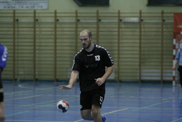 Marcel Ungier zdobył dla drużyny z Komprachcic ponad połowę goli w meczu w Obornikach Śląskich.
