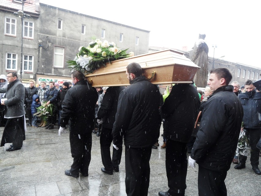 Piekary Śląskie pogrzeb 16-letniego Wojtka, który zmarł na...