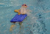 Na pływalnię "Rawszczyzna" w Ostrowcu wróciły lekcje pływania. Tym razem w koronawirusowej rzeczywistości