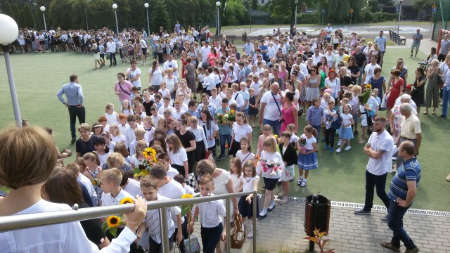 Koniec roku szkolnego! W rybnickiej "piątce" mnóstwo świadectw z czerwonym paskiem