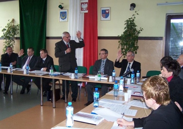 Sześciu radnych sprzeciwiło się przyjęciu budżetu gminy w kształcie zaproponowanym przez burmistrza Ireneusza Ożdżyńskiego.