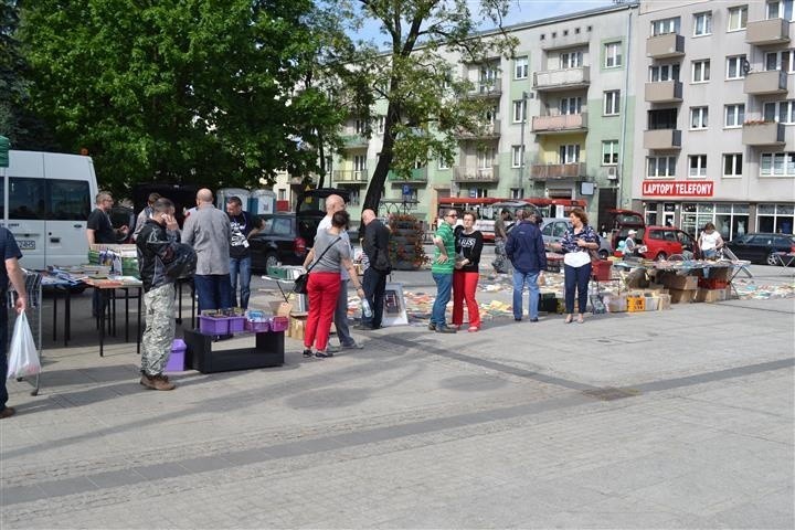 Najmłodsi na Placu Biegańskiego mogą pograć w siatkówkę i...