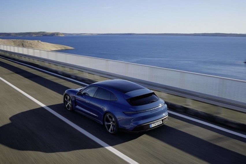 Porsche Taycan Sport Turismo...